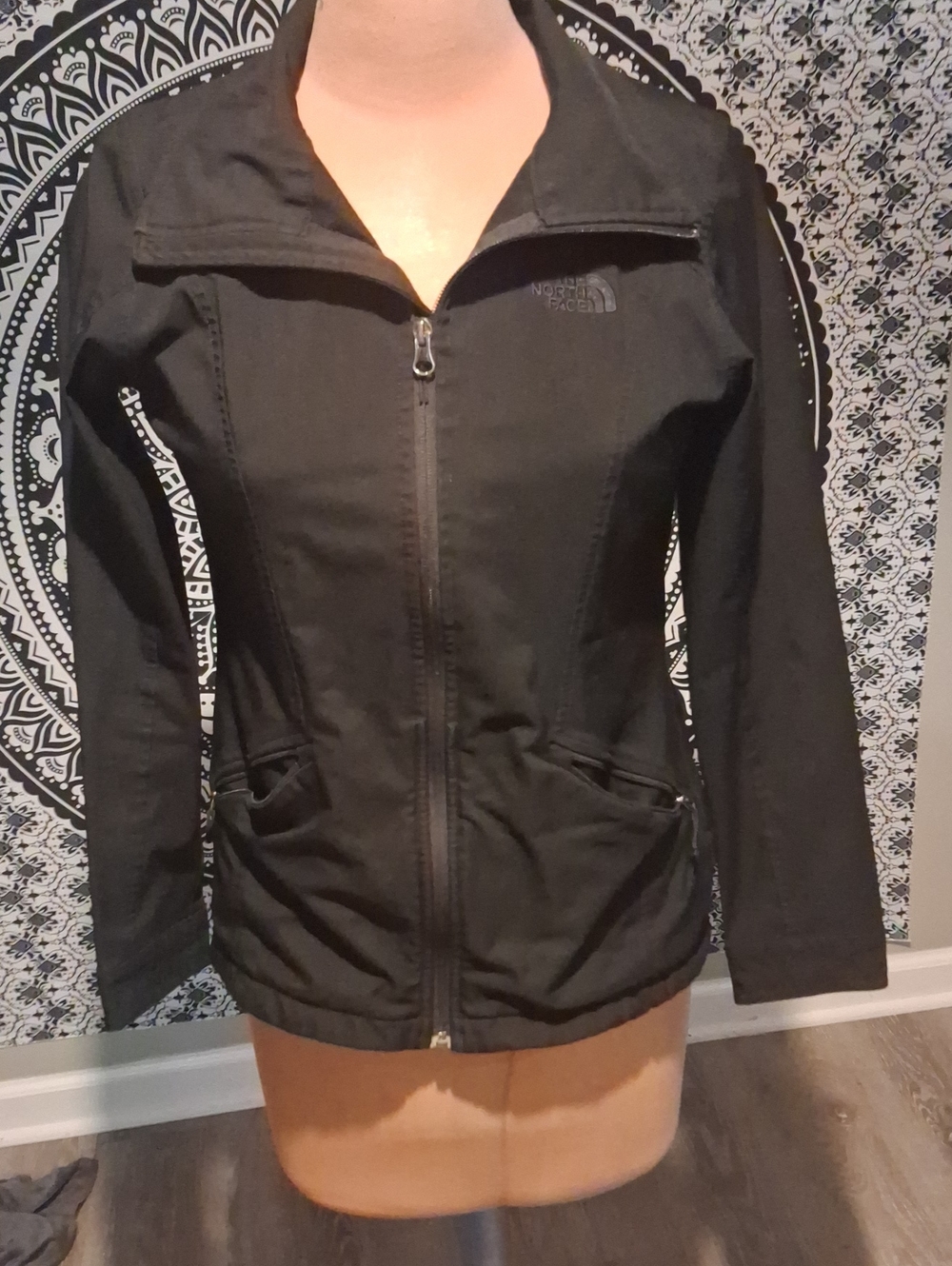 The North Face Women's Black Utility Softshell Jacket - Fitted Zip